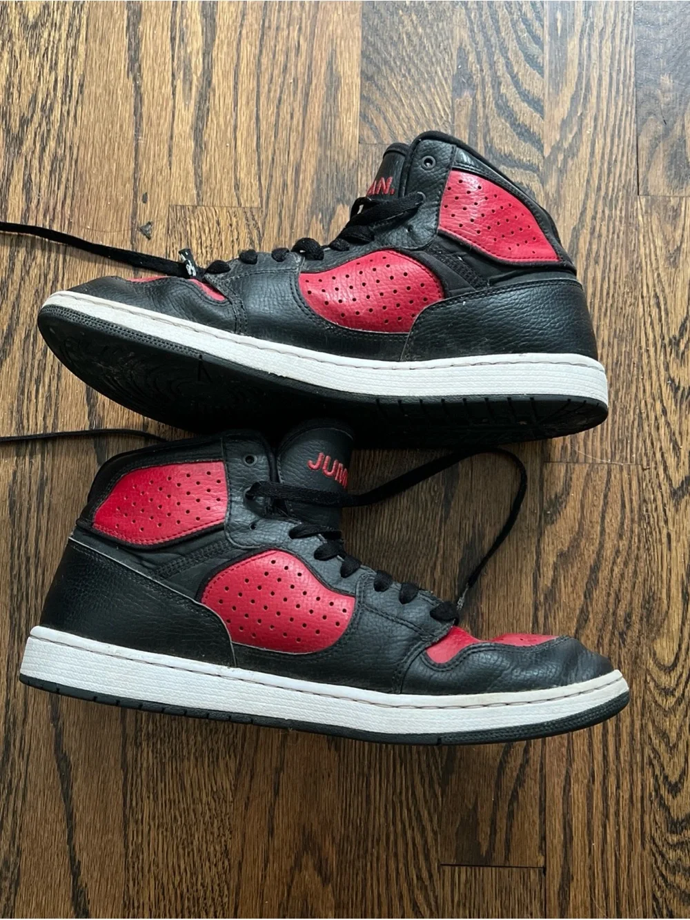 JUMPMAN JORDAN Athletic Shoes Black/Red Preowned Men’s Size 10.5